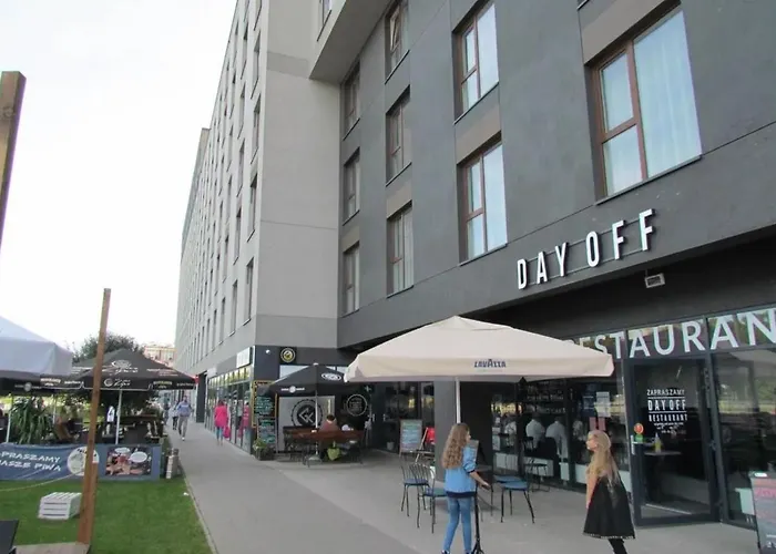 Nowy i komfortowy apartament w Warszawie z dedykowanym parkingiem podziemnym w cenie, WiFi, blisko centrum New apartment in Warsaw finished to a high specification fitted out to a high standard on the 7th floor, WiFi, underground parking price includ