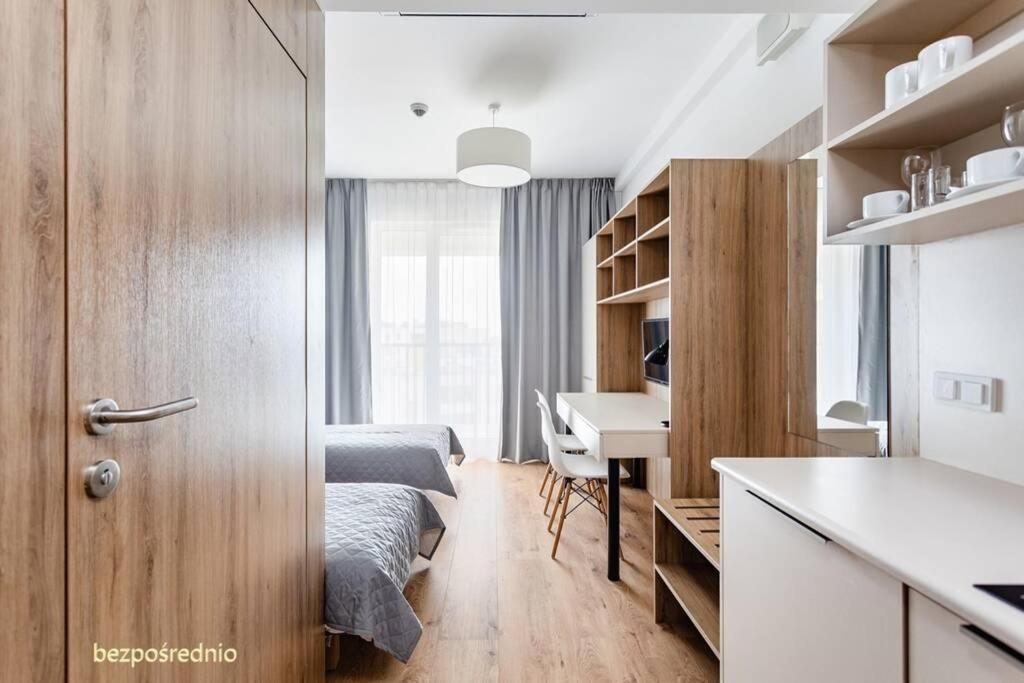 Nowy I Komfortowy W Warszawie Z Dedykowanym Parkingiem Podziemnym W Cenie, Wifi, Blisko Centrum New In Finished To A High Specification Fitted Out To A High Standard On The 7th Floor, Wifi, Underground Parking Price Includ Apartament
