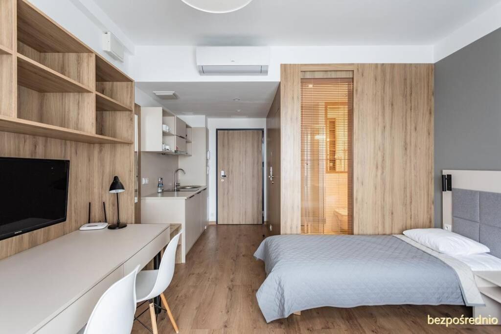 Nowy I Komfortowy W Warszawie Z Dedykowanym Parkingiem Podziemnym W Cenie, Wifi, Blisko Centrum New In Finished To A High Specification Fitted Out To A High Standard On The 7th Floor, Wifi, Underground Parking Price Includ Apartament *